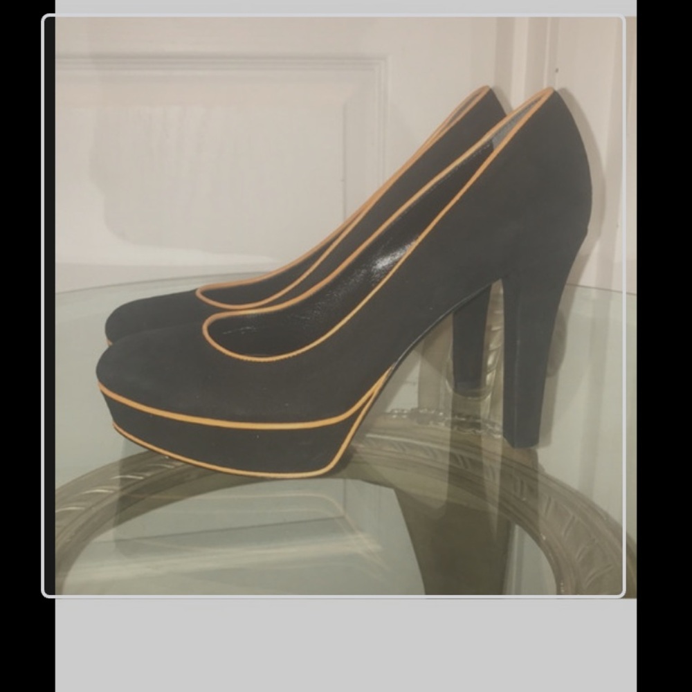 Gucci Black Heels with Tan Trim